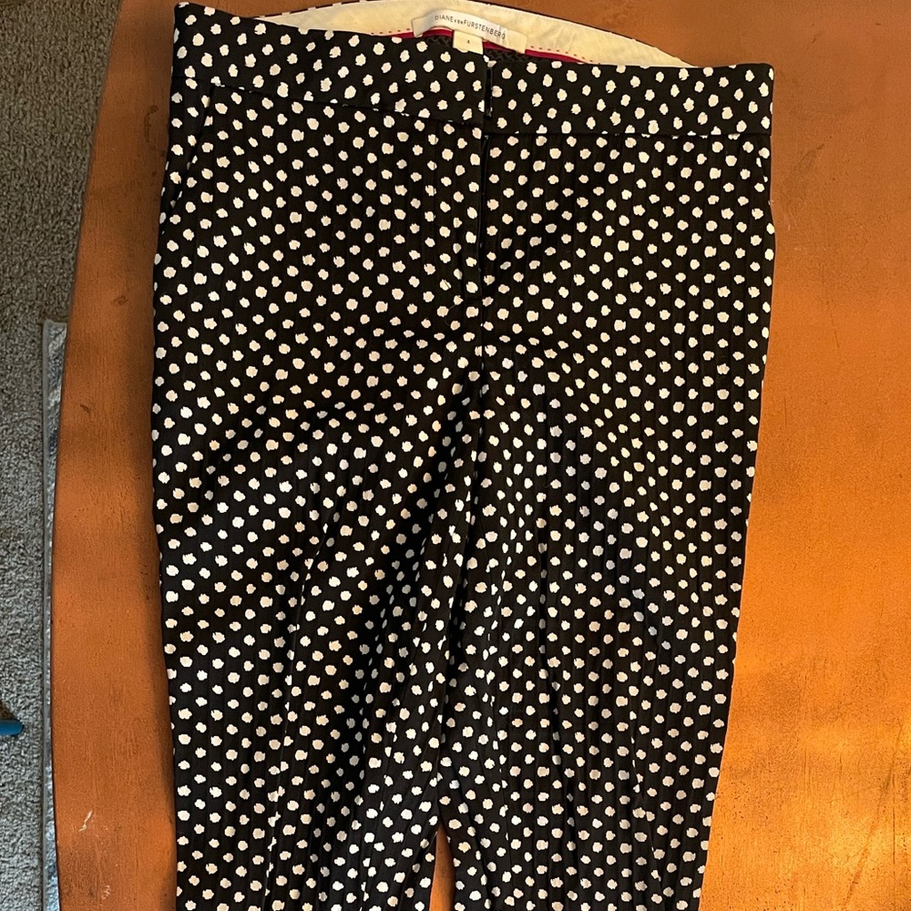 EUC DvF straight leg capris (size 4)